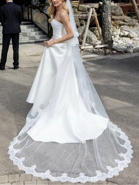 Cathedral Length Lace Trim Veil – Classic Ivory Bridal Veil